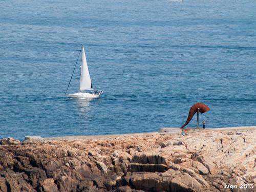 Velero desde la torre de Hércules